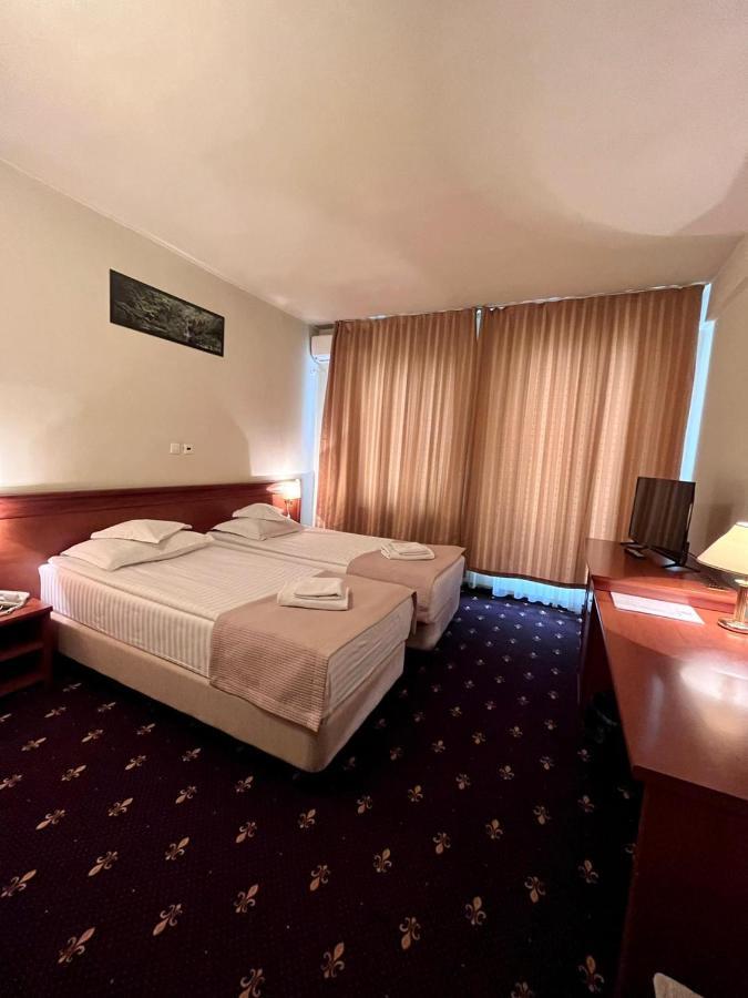 Hotel Seven Cluj-Napoca Exterior foto